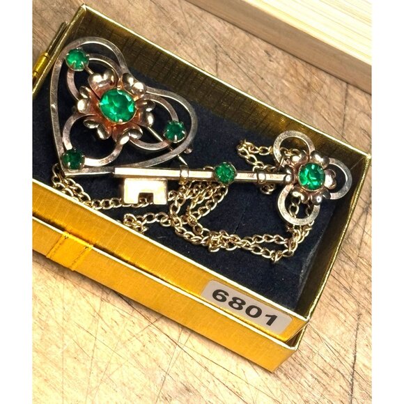 Vintage LINC 1/20 12KGF 1Heart & Key Brooch With Green Gemstones - Picture 5 of 11